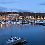 Holly House- 2 Bed Διαμέρισμα *