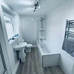 Holly House- 2 Bed Διαμέρισμα