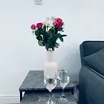 Holly House- 2 Bed *