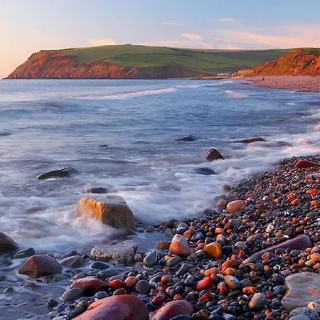 Holly House- 2 Bed Apartment