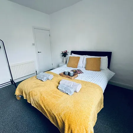 Holly House- 2 Bed *