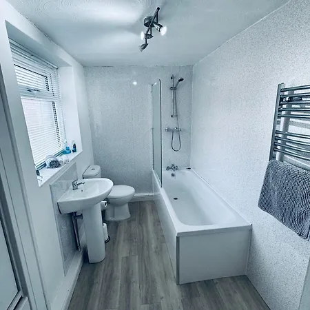 Holly House- 2 Bed Apartment