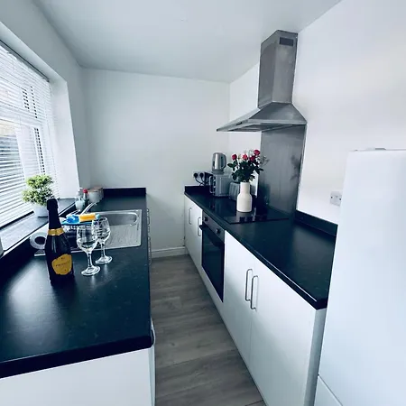 Holly House- 2 Bed *