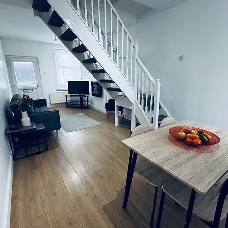 Holly House- 2 Bed