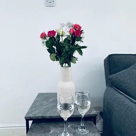 Holly House- 2 Bed *