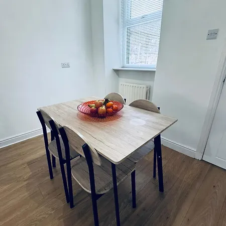 Lägenhet Holly House- 2 Bed